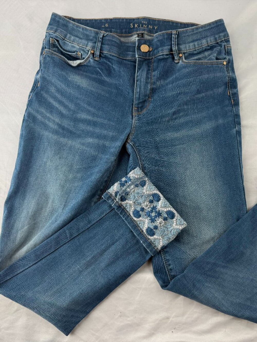 White House Black Market The Skinny Crop Jeans Embroidered Cuffs Size 6